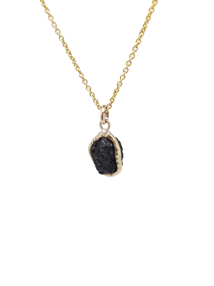 Hraun gold necklace,hannað og smiðað á Islandi af Montoro Gullsmiði.