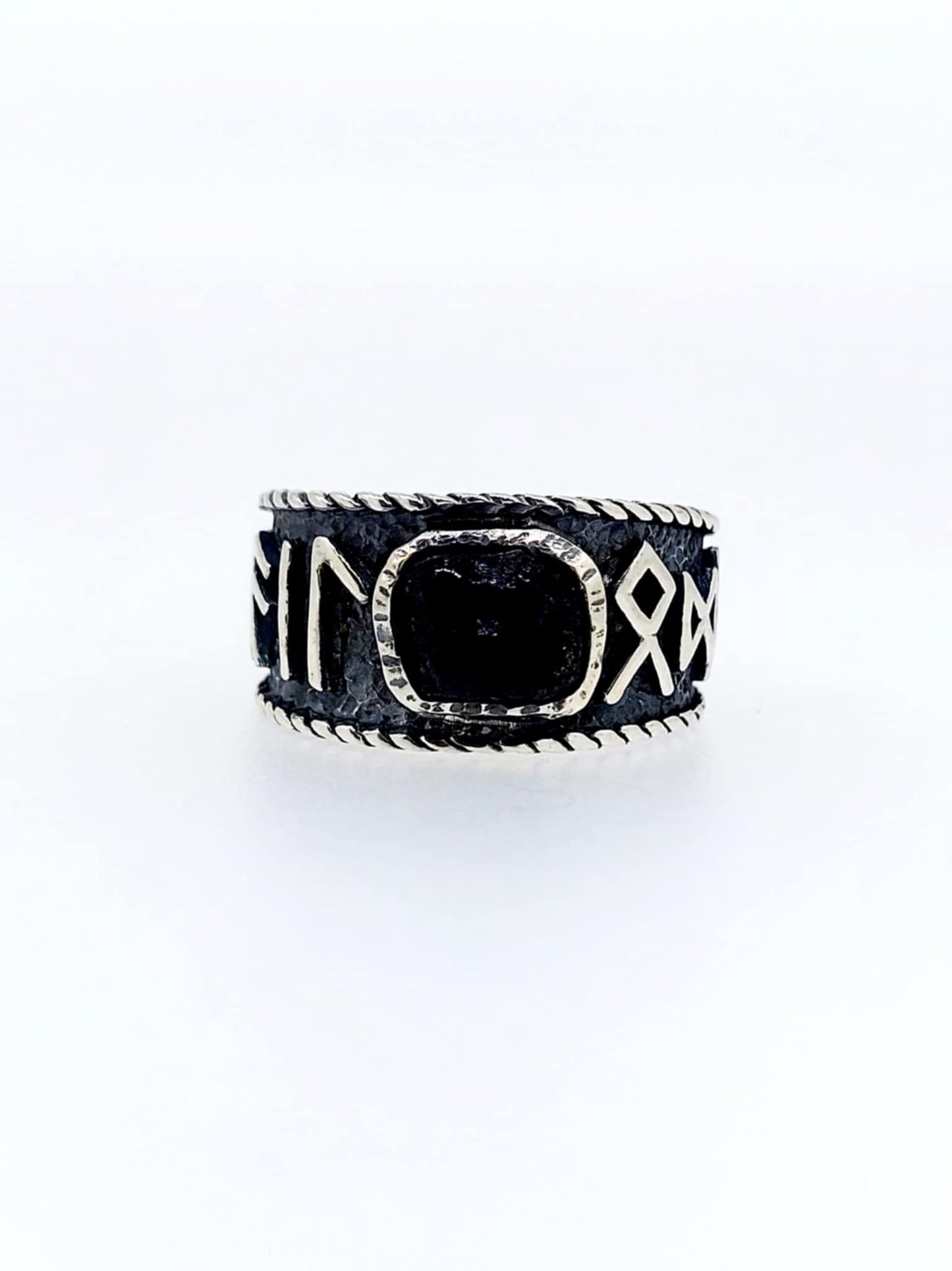 Runes lava ring