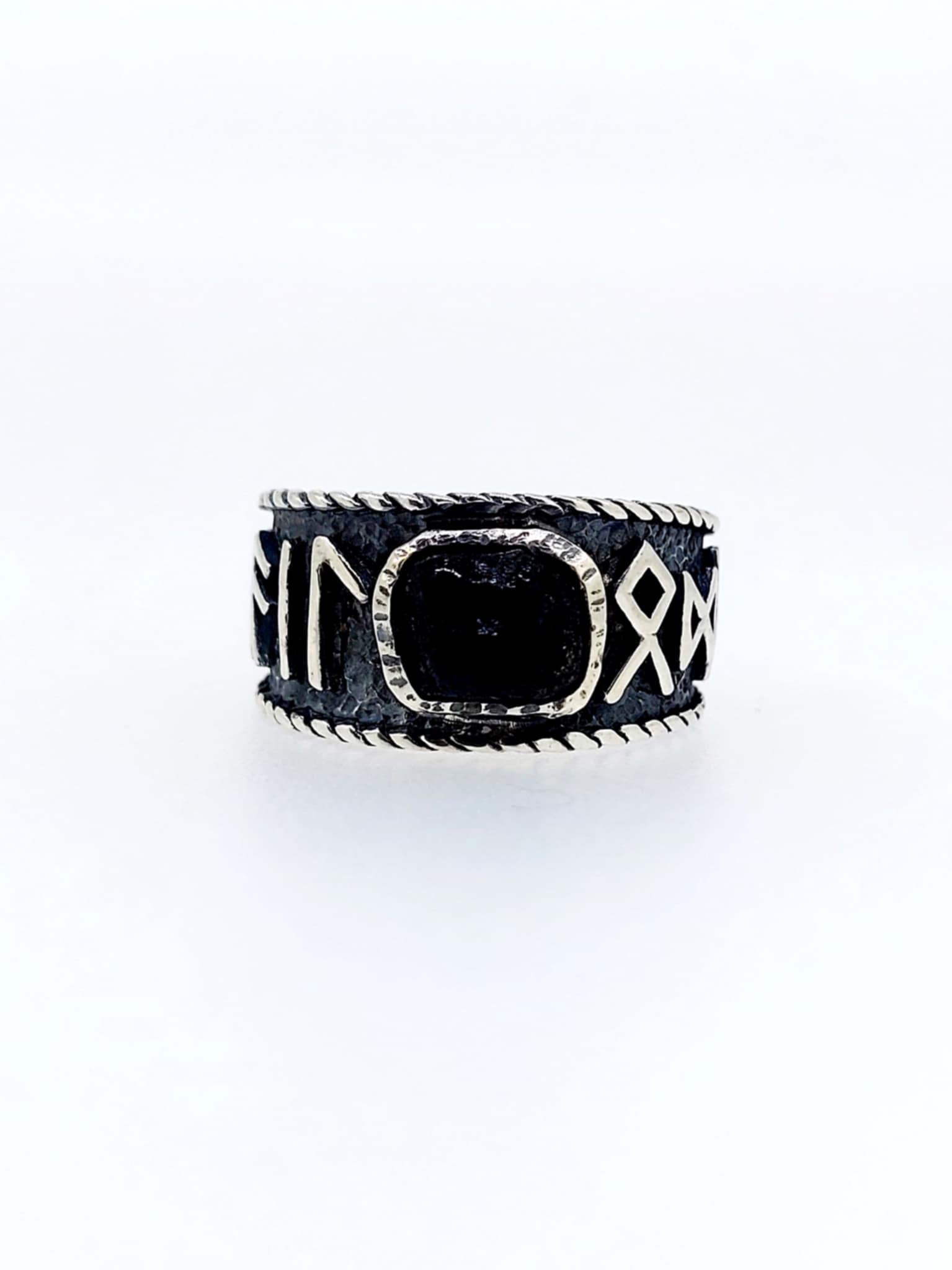 Runes lava ring