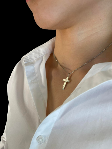 Hruna cross